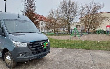 Nowy pojazd przystosowany do przewozu os&oacute;b niepełnosprawnych. 
