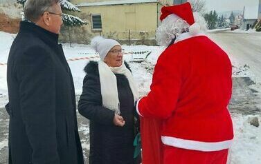 Święty Mikołaj, W&oacute;jt oraz Mieszkańcy Gminy Przeworno.