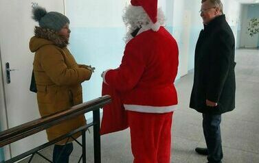 Święty Mikołaj w Samodzielnym Publicznym Gminnym Zakładzie Opieki Zdrowotnej w Przewornie.