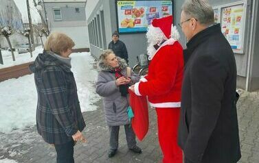 Święty Mikołaj, W&oacute;jt oraz Mieszkańcy Gminy Przeworno.