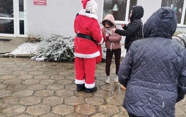 Święty Mikołaj z mieszkańcami Gminy Przeworno.