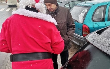 Święty Mikołaj z mieszkańcami Gminy Przeworno.