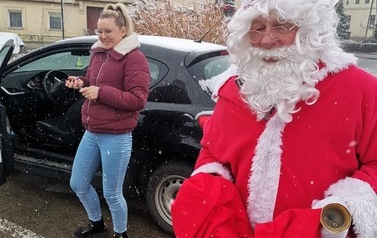 Święty Mikołaj z mieszkańcami Gminy Przeworno.