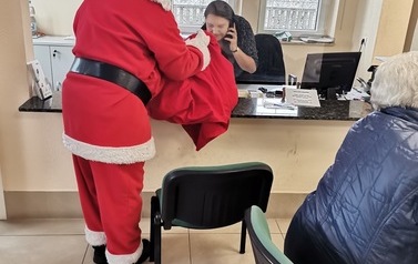 Święty Mikołaj w banku w Przewornie.
