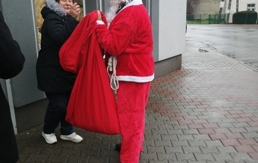 Święty Mikołaj z mieszkańcem Gminy Przeworno.