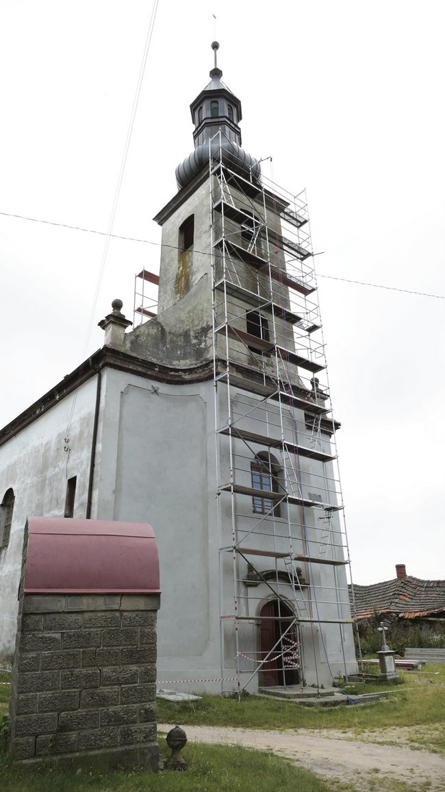 Kościół w Seimisławicach podczas remontu